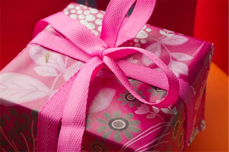 Festively wrapped gift Stock Photo - Premium Royalty-Free, Code: 632-05991762