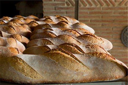 french breads - Fresh baguettes Foto de stock - Sin royalties Premium, Código: 632-05991999