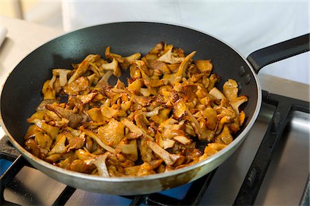 fry pan - Cooking chanterelle Stock Photo - Premium Royalty-Free, Code: 632-05992026