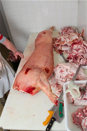 sangue - Pork leg and parts on butcher's counter Fotografie stock - Premium Royalty-Free, Codice: 632-05992095