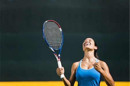 simsearch:632-06030123,k - Young female tennis player cheering, portrait Fotografie stock - Premium Royalty-Free, Codice: 632-05992096