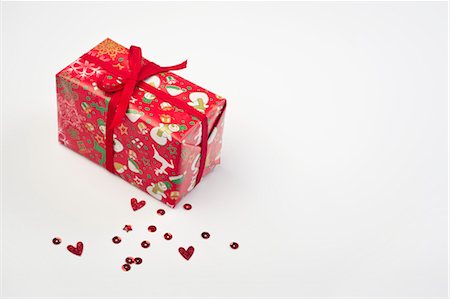 red confetti - Christmas gift Stock Photo - Premium Royalty-Free, Code: 632-05992158