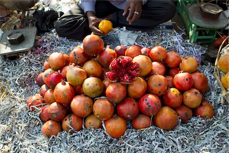 simsearch:632-05992051,k - Fresh pomegranates in market Foto de stock - Sin royalties Premium, Código: 632-05992163