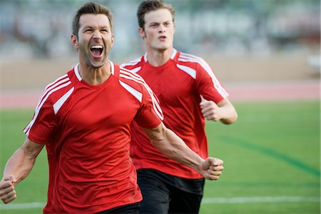 Soccer players cheering Foto de stock - Sin royalties Premium, Código: 632-05992231