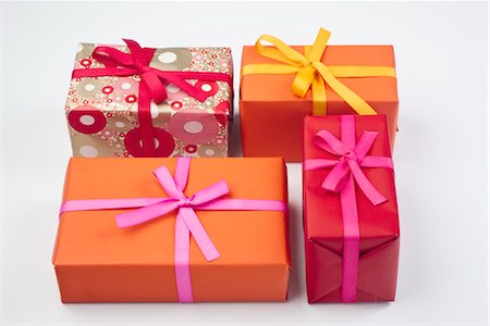 Festively wrapped gifts Foto de stock - Sin royalties Premium, Código: 632-05992242