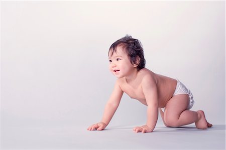 sólo bebés - Baby girl crawling Foto de stock - Sin royalties Premium, Código: 632-05992286