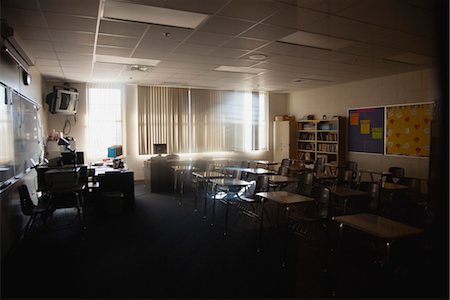 desk dark - Dark, empty classroom Stock Photo - Premium Royalty-Free, Code: 632-06029292