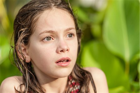 puzzled - Girl with wet hair looking away with surprised expression on face Stock Photo - Premium Royalty-Free, Code: 632-06029411