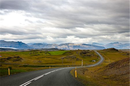 Road winding through mountain landscape, Iceland Foto de stock - Sin royalties Premium, Código: 632-06029480