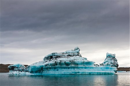 simsearch:632-05845452,k - Iceberg in Jokulsarlon glacial lagoon, Iceland Foto de stock - Sin royalties Premium, Código: 632-06029840