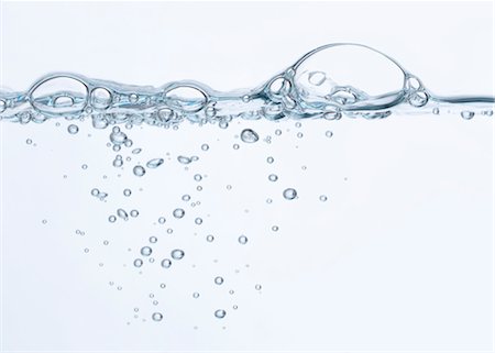 Bulles sur la surface de l'eau Photographie de stock - Premium Libres de Droits, Code: 632-06029902