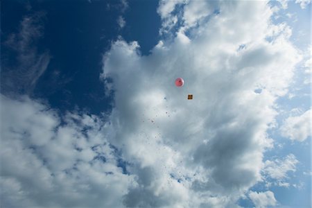 simsearch:632-06118588,k - Balloon with message attached to it floating in sky Stock Photo - Premium Royalty-Free, Code: 632-06030028
