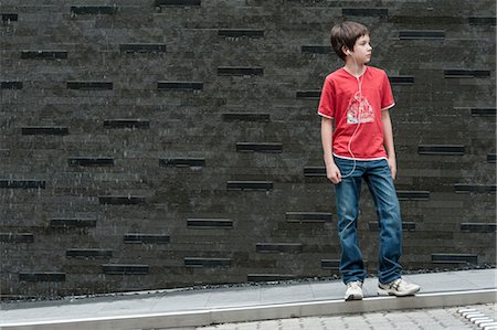 shoe on wall - Boy listening to music with earphones Stock Photo - Premium Royalty-Free, Code: 632-06030214