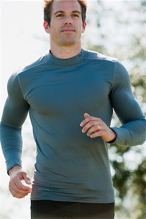 runner from below - Mid-adult man running Stock Photo - Premium Royalty-Free, Code: 632-06118172