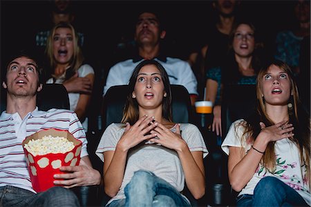 películas - Audience in movie theater with shocked expressions Foto de stock - Sin royalties Premium, Código: 632-06118206