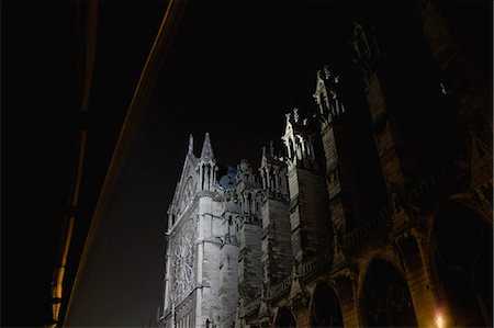 France, Paris, Notre Dame de Paris illuminated at night Foto de stock - Sin royalties Premium, Código: 632-06118296