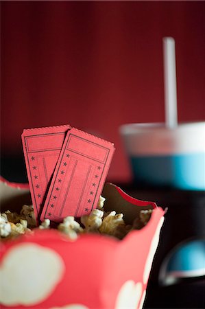 entertainment and movie - Movie tickets and popcorn Foto de stock - Sin royalties Premium, Código: 632-06118424