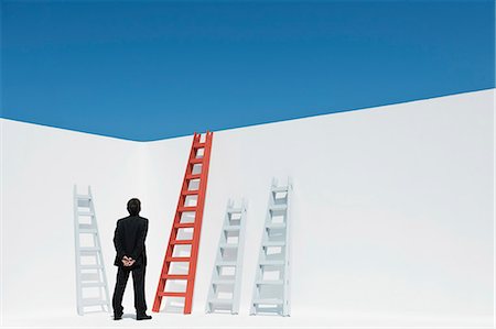 escalera de mano - Businessman contemplating ladders, rear view Foto de stock - Sin royalties Premium, Código: 632-06118635