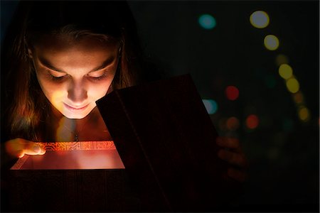 photos with present boxes - Young woman illuminated by light from within gift box Stock Photo - Premium Royalty-Free, Code: 632-06118726