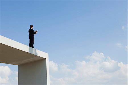 Des professionnels restent connectés pendant mobile avec les tablettes numériques Photographie de stock - Premium Libres de Droits, Code: 632-06118946