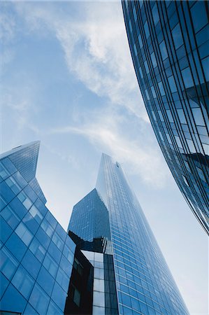 Fassade der Wolkenkratzer gegen Himmel, Flachwinkelansicht Stockbilder - Premium RF Lizenzfrei, Bildnummer: 632-06317078