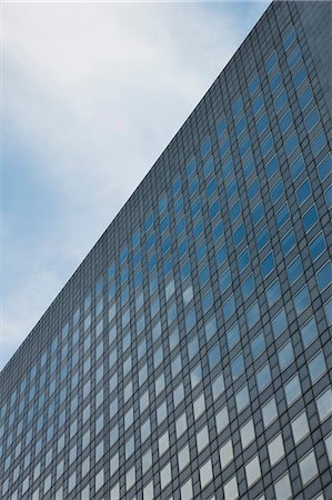 Facade of modern office building, low angle view Foto de stock - Sin royalties Premium, Código: 632-06317091