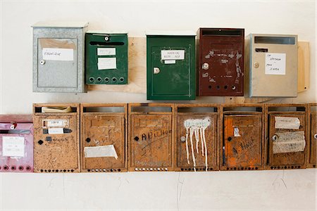 Mailboxes mounted on wall Foto de stock - Sin royalties Premium, Código: 632-06317389