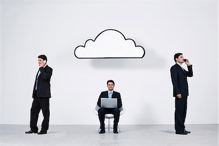 Businessmen using wireless devices with cloud computing network Foto de stock - Sin royalties Premium, Código: 632-06317437