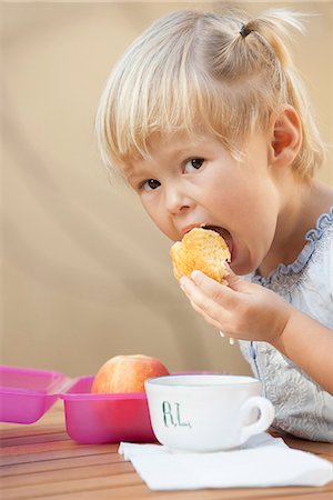 Little girl eating a snack Stock Photo - Premium Royalty-Free, Code: 632-06317727