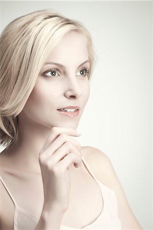 simsearch:633-08150986,k - Young woman, portrait Stock Photo - Premium Royalty-Free, Code: 632-06317723