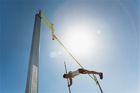 salto em altura - Male athlete jumping over high jump bar Foto de stock - Royalty Free Premium, Número: 632-06317813