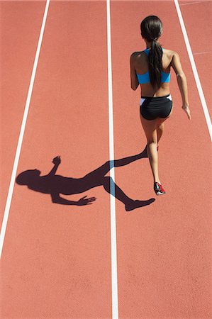 simsearch:632-06317889,k - Female athlete running on track, rear view Fotografie stock - Premium Royalty-Free, Codice: 632-06317966