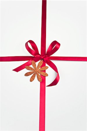 Red ribbon and bow on white background Stock Photo - Premium Royalty-Free, Code: 632-06354000