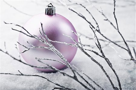Christmas bauble and silver branches Foto de stock - Sin royalties Premium, Código: 632-06354089