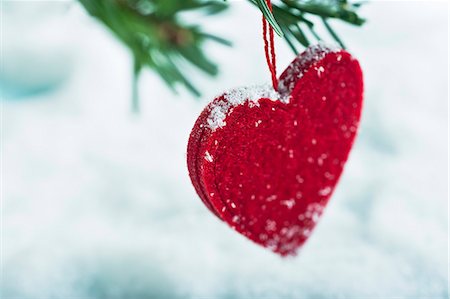 décoration de l'arbre de noël - Ornement de Noël en forme de coeur Photographie de stock - Premium Libres de Droits, Code: 632-06354195