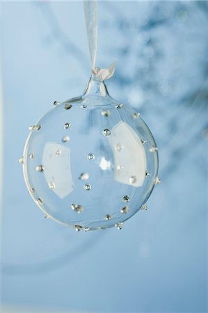 simsearch:632-06354232,k - Boule de Noël de verre Photographie de stock - Premium Libres de Droits, Code: 632-06354209