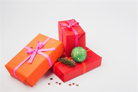 red confetti - Festively wrapped Christmas presents Stock Photo - Premium Royalty-Free, Code: 632-06354248