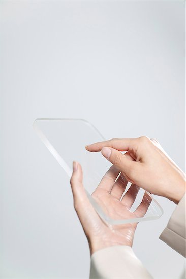 Woman's hands holding transparent digital tablet Foto de stock - Sin royalties Premium, Código de la imagen: 632-06354438