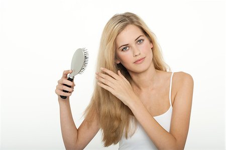 straight hair brushing - Teenage girl brushing her hair Foto de stock - Sin royalties Premium, Código: 632-06353998
