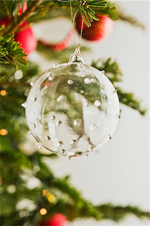 simsearch:632-06404436,k - Glass Christmas ornament Foto de stock - Sin royalties Premium, Código: 632-06404372