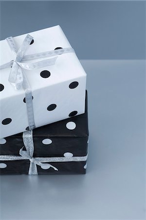 simsearch:632-05991305,k - Wrapped gifts Stock Photo - Premium Royalty-Free, Code: 632-06404444