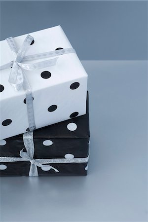 simsearch:632-05991428,k - Wrapped gifts Stock Photo - Premium Royalty-Free, Code: 632-06404444