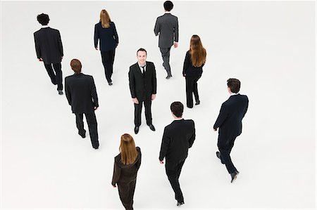 Businessman standing in midst of other anonymously dressed business professionals Foto de stock - Sin royalties Premium, Código: 632-06404608