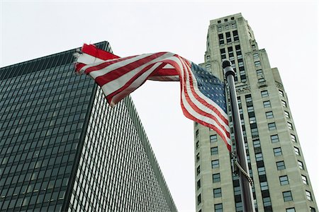 simsearch:632-06404766,k - American flag waving in the wind, River North neighborhood, Chicago Foto de stock - Sin royalties Premium, Código: 632-06404715