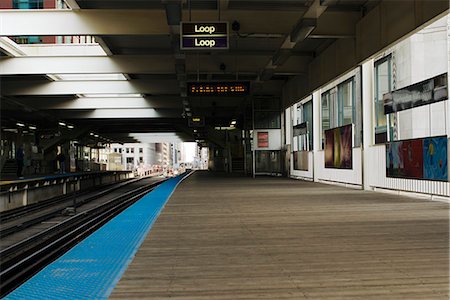 subway platform outside - Chicago Loop, dock a central station of the city outside Stock Photo - Premium Royalty-Free, Code: 632-06404712