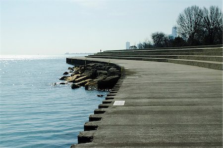 paseos marítimos - Shore of Lake Michigan, Lake View Chicago Foto de stock - Sin royalties Premium, Código: 632-06404746