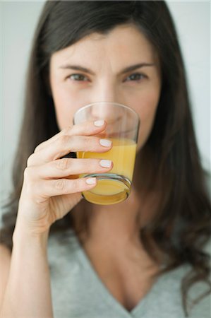 simsearch:632-07674617,k - Woman drinking glass of juice Stockbilder - Premium RF Lizenzfrei, Bildnummer: 632-06779142