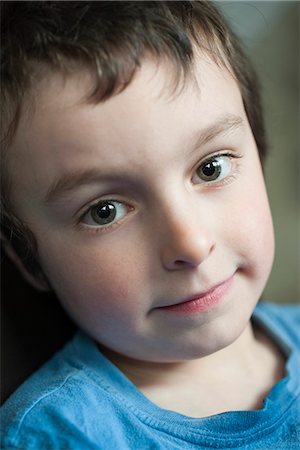 Boy smiling, portrait Photographie de stock - Premium Libres de Droits, Code: 632-06779361