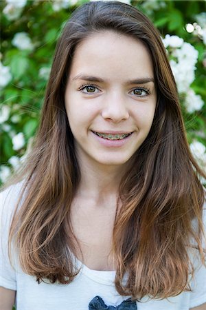 Teenage girl with braces, portrait Fotografie stock - Premium Royalty-Free, Codice: 632-06779372