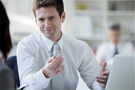 Businessman talking with colleague in office Stockbilder - Premium RF Lizenzfrei, Bildnummer: 632-06967541